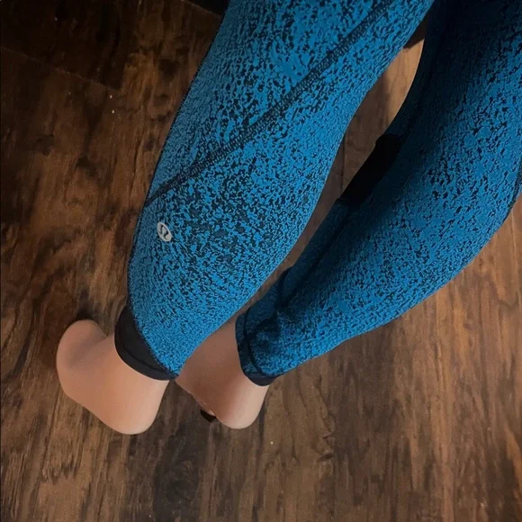 lululemon athletica Blue and Black Leggings - Picture 4 of 5